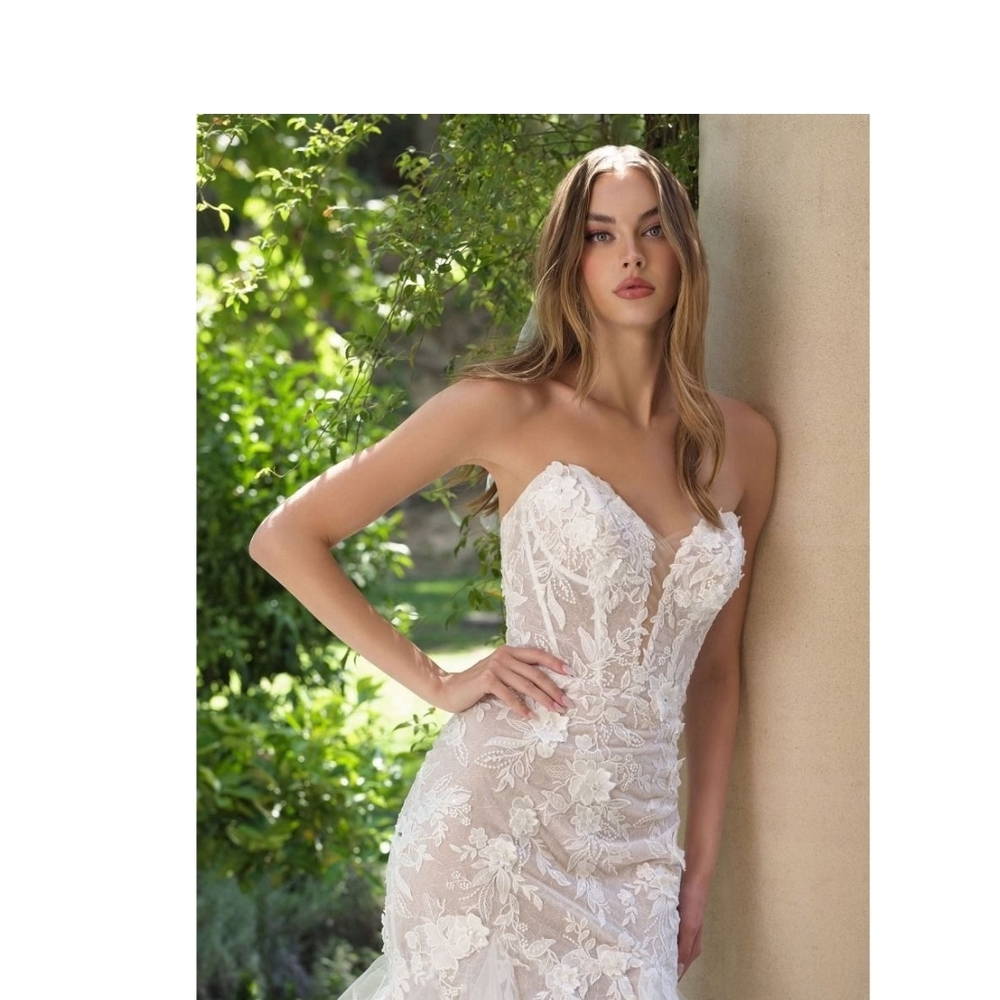 Strapless White Lace Wedding Dress - Elegant Floral WL062 Gown